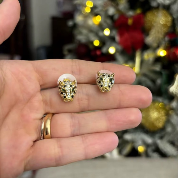 Panthere Gold Green Eyes Stud Earrings - Picture 6 of 7